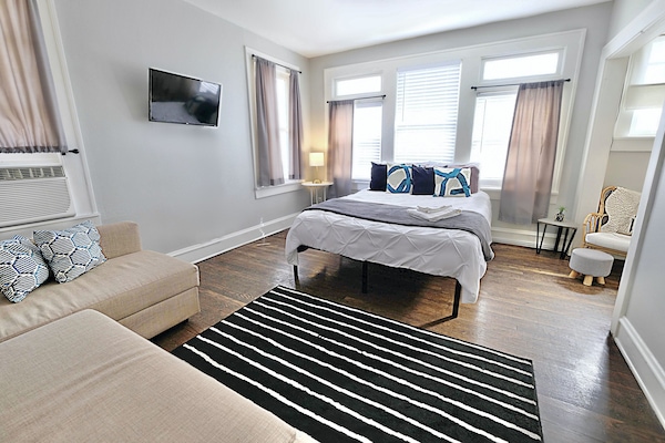 Iron/ironing board, travel cot, WiFi, bed sheets