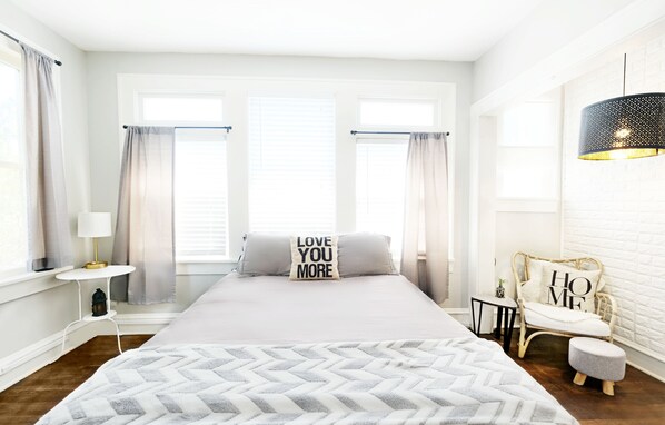 Iron/ironing board, travel crib, WiFi, bed sheets - Global Cup The Local Hotspot Same Day Bookings, Walkable! (Dallas)