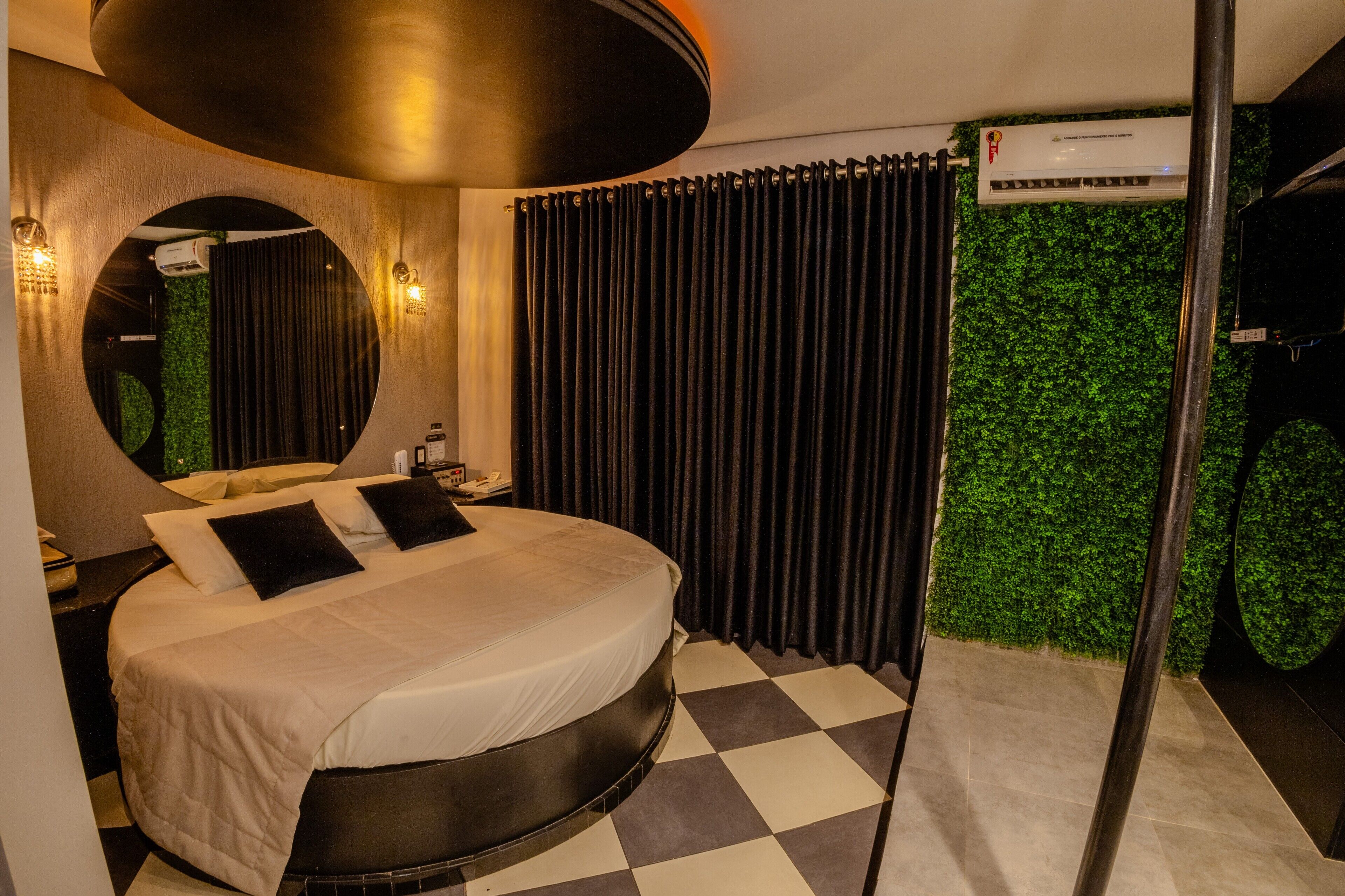 Executive Room | Individually decorated, individually furnished, desk, soundproofing