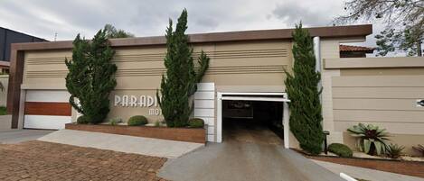 Fachada de la propiedad