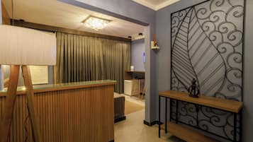 Habitació doble per a ús individual de luxe | Decoració individual, mobiliari individual i escriptori