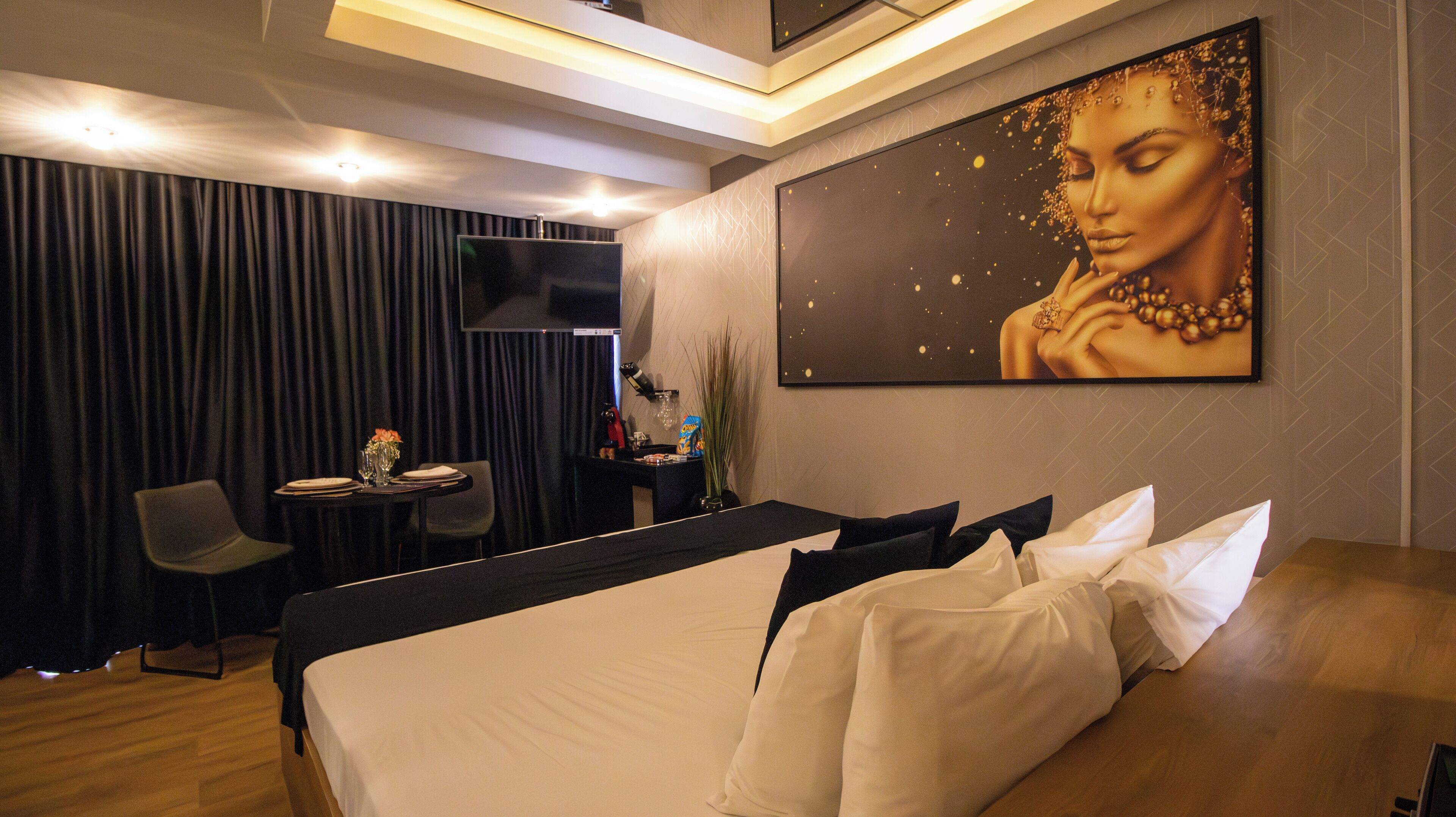 Quarto casal premium de uso individual | Individualmente decorados, individualmente mobiliados, escrivaninha