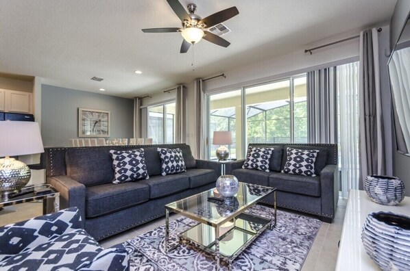 Villa (8 Bedroom 5 Bathroom Bella Vida Resor) | Wohnzimmer | Flachbildfernseher