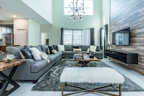 Vila (5 bedroom 5 bathroom in Storey Lake) | Sala de estar | TV de tela plana