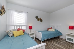 Villa (5 bedroom 3.5 bathroom pool villas)