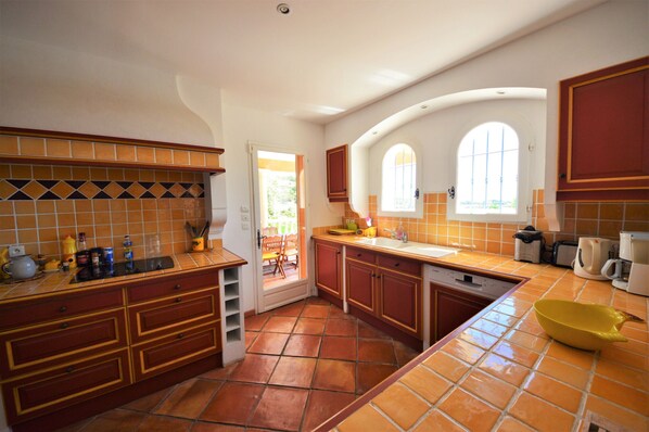 Private kitchen - VILLA DU GOLF (Sainte-Maxime)
