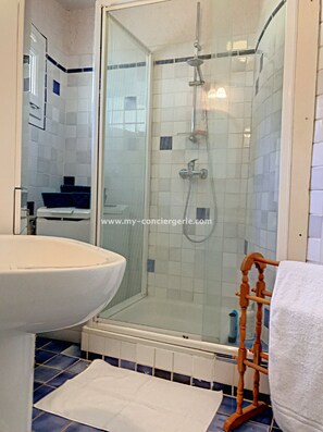 Een douche, een haardroger