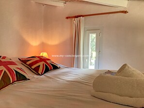 1 bedroom, iron/ironing board, free WiFi