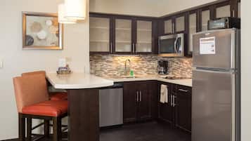 Fridge, microwave, stovetop, dishwasher
