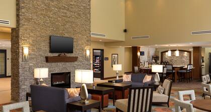 Free Breakfast. Pool & Hot Tub. Gym. Great for Business Travelers!