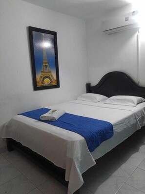 Dobbeltrom – standard, 1 dobbeltseng, privat bad | Individuelt dekorert, individuelt innredet og wi-fi (inkludert)