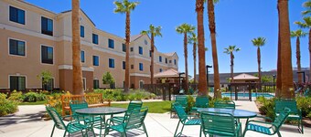 Free Breakfast. Outdoor Pool & Hot Tub. Great for Business Travelers!