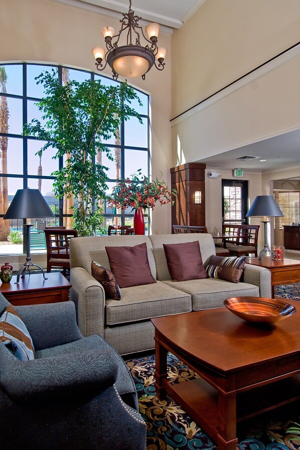 TV, DVD player, offices - King Suite. Free Breakfast. Outdoor Pool & Hot Tub. Great for Business Travelers! (Palmdale)