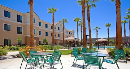King Suite. Free Breakfast. Outdoor Pool & Hot Tub. Great for Business Travelers!