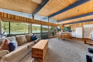 Smart TV, fireplace, offices