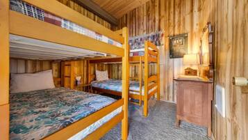 2 bedrooms, desk, free WiFi, bed sheets