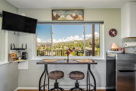 Interior. Winsome Mountain Condo with Spectacular Views