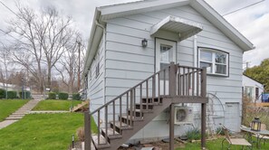 Exterior - Cottage at Cast Away Kayaks Fire Pit & Game Room (Geneva)