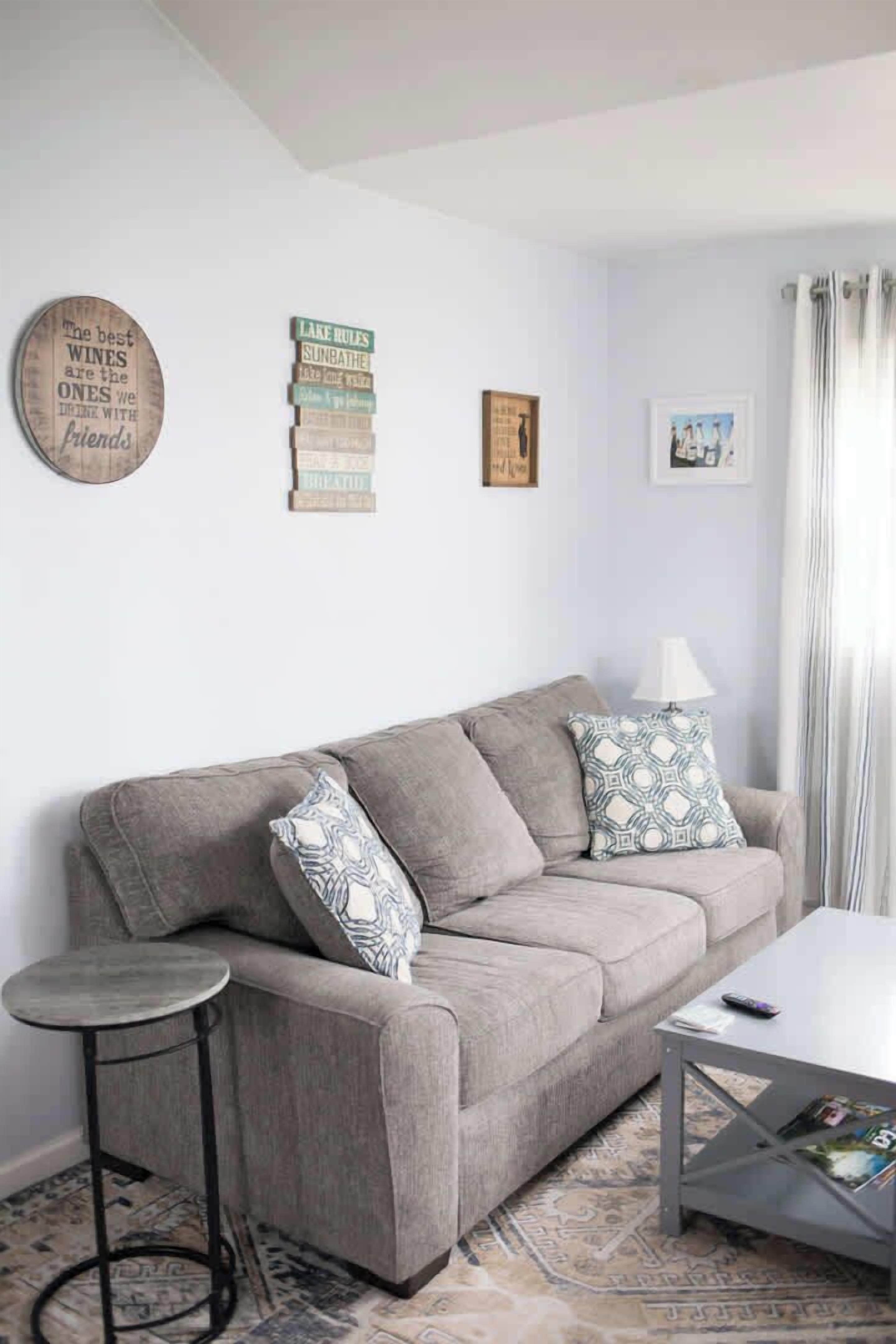 Télévision, baby-foot, espaces bureaux