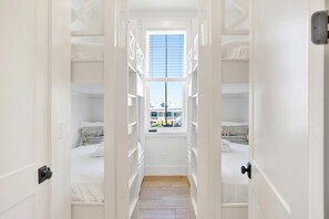 12 habitaciones, tabla de planchar con plancha y wifi gratis 