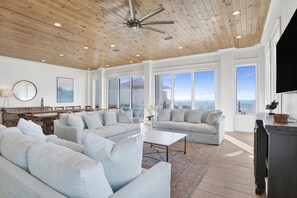 Smart-tv, dvd-afspiller, bordfodbold, bordtennisbord