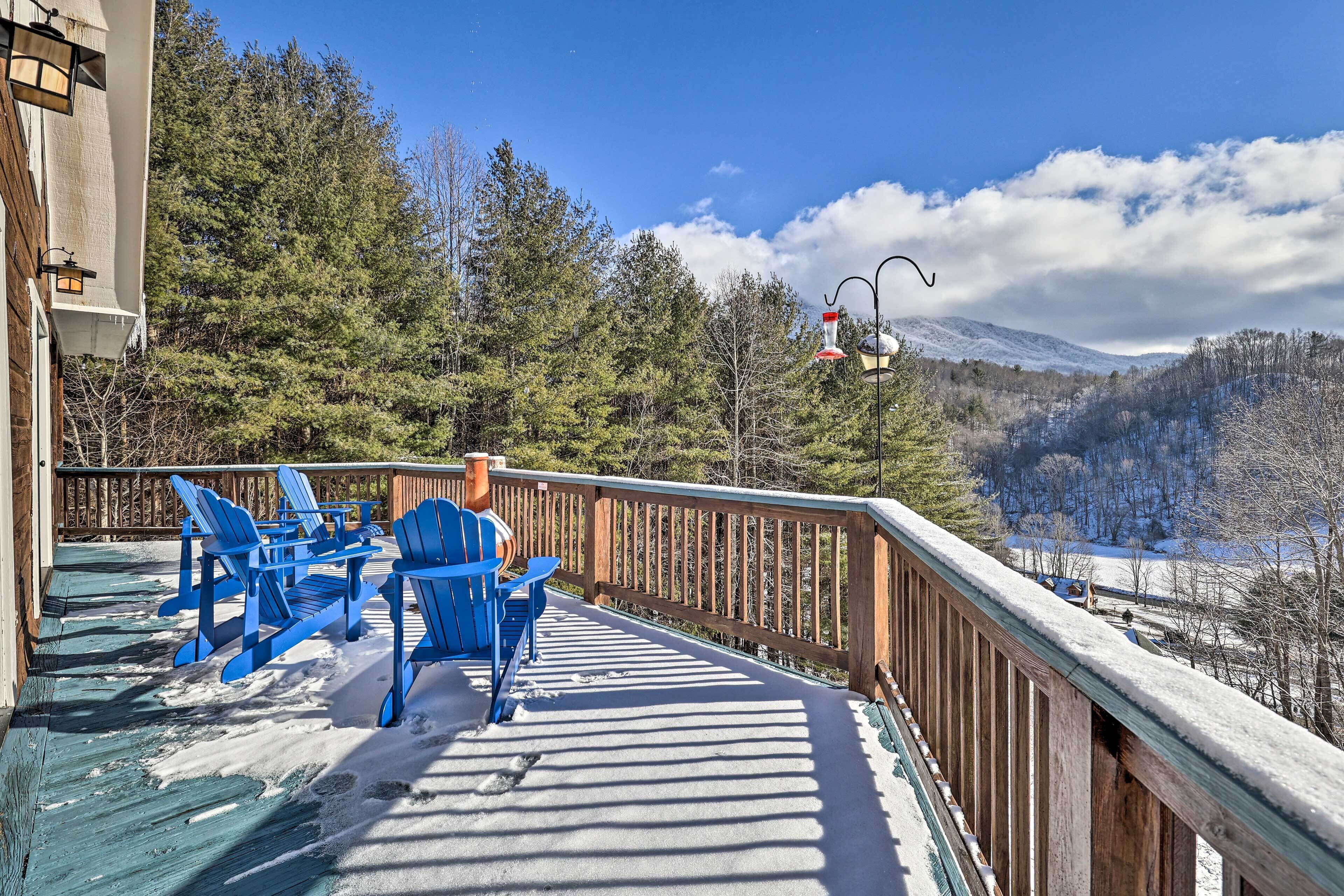 Quaint Creston Hideaway w/ Mtn Views & Hot Tub!