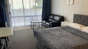 1 dormitorio, tabla de planchar con plancha, wifi gratis y ropa de cama