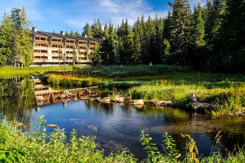 Luxury mountain home w/shared pool & hot tub, patio, balcony views, & free WiFi