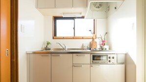 Superior Apartment | Private kitchenette - K&K Apartment Kita-Akabane 301 (Tokyo)