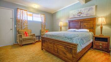 Room, 1 Queen Bed | Free WiFi, bed sheets