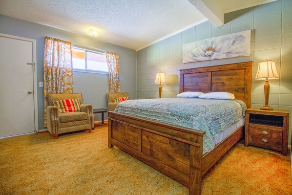 Habitación, 1 cama Queen size | Wifi gratis y ropa de cama 