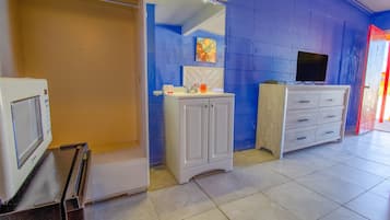 Chambre, 1 trĂšs grand lit | Ăquipements de la chambre