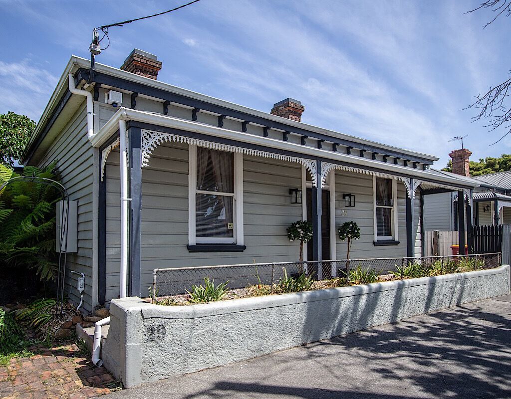 There was a Crooked House, close to Launceston CBD, UTAS University & Stadium, r