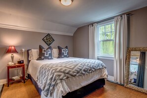 3 bedrooms, iron/ironing board, free WiFi, bed sheets - Wescott House in the historic Willamette District (West Linn)