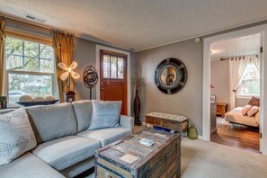 Smart TV - Wescott House in the historic Willamette District (West Linn)