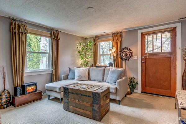 Smart TV - Wescott House in the historic Willamette District (West Linn)