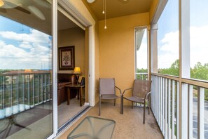 Apartment (3 Bedroom Condo) | Balcony