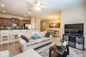 Apartment | Living room | Flat-screen TV
