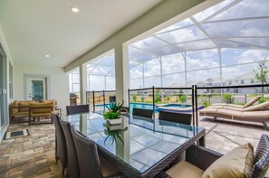 Villa (6 Bed Champions Gate Resort Golf Comm) | Balcón