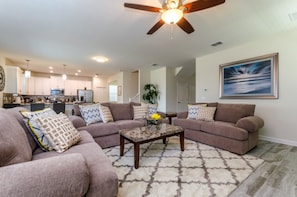 Villa (6 Bedroom 5 Bathroom) | Living room