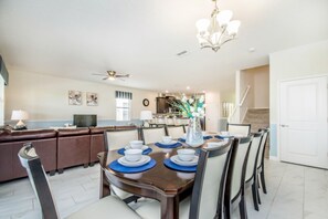 Villa (9155CW00) | Private kitchen