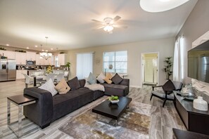 Villa | Living room | LCD TV - Sand Trap Villa Champions Gate (Davenport)