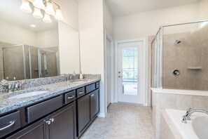 Villa (1953NC00) | Bathroom