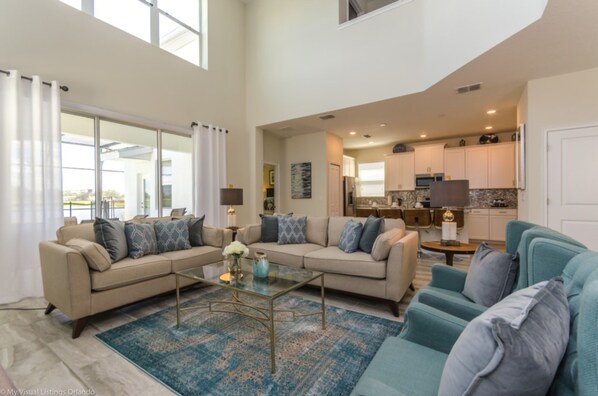 Villa | Sala de estar | Televisión de pantalla plana y reproductor de DVD