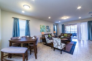 別墅 (Windsor at Westside Resort) | 客廳 | LED 液晶電視、壁爐