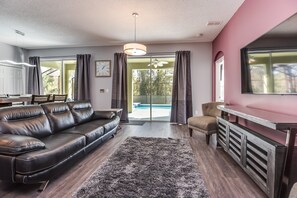 Villa (8489OKC) | Living room | Flat-screen TV