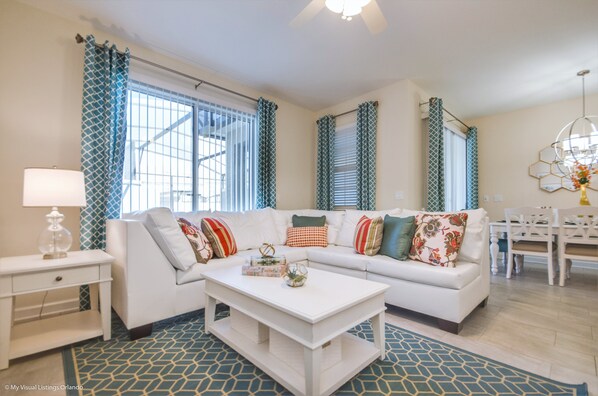 Apartment (4832RC00) | Living room