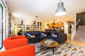 Villa (1474RF Champions Gate 9  Bedroom 5 Ba) | Sala de estar | Televisión de pantalla plana y tenis de mesa 