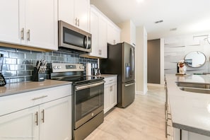 Apartment (8990SD Champions Gate 4 Bedroom Town ) | Private kitchen