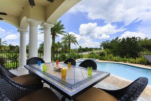 Villa | Balcón